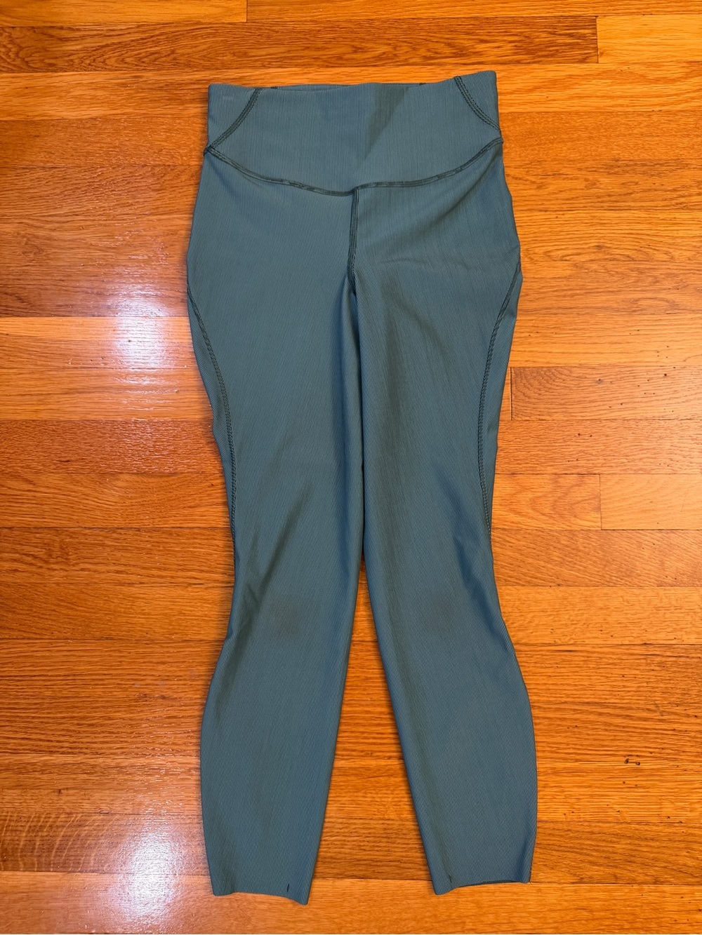 Lululemon Base Pace High-Rise Tight 25" *Two-Tone Ribbed Green Jasper - Size 6